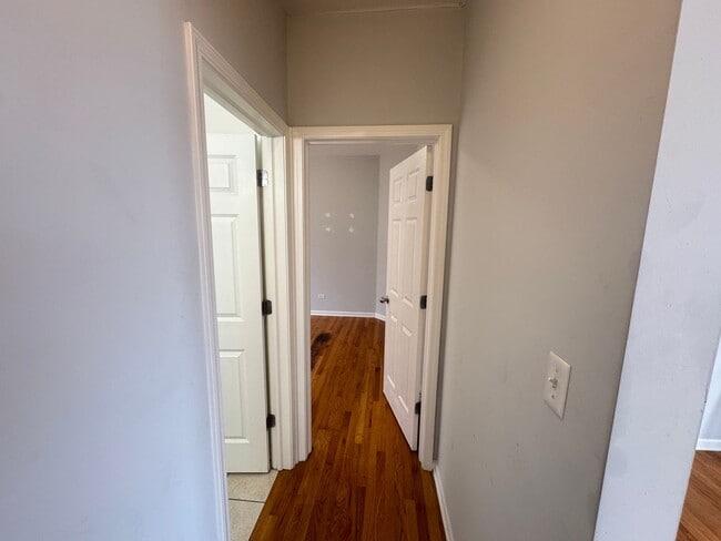 Building Photo - Bright & Spacious 2 Bed / 2 Bath Condo with Hardwood Floors, Granite Kitchen & Walk-In Closets