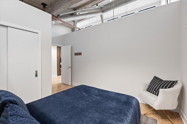 Building Photo - 850 W Adams St