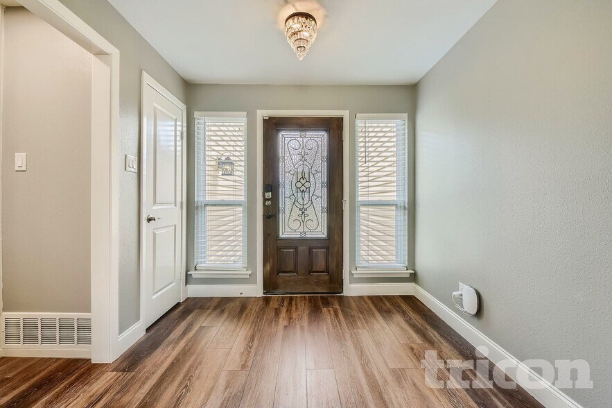 Building Photo - 7549 David Dr