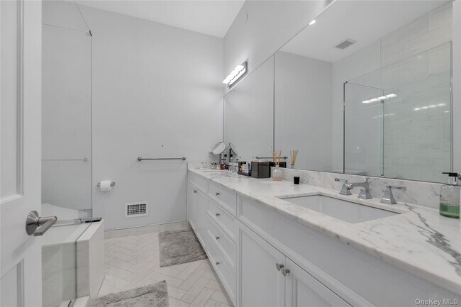 Building Photo - 402 Grist Mill Cir