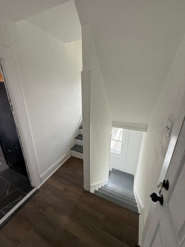 Primary Photo - 1608 E Gibson St