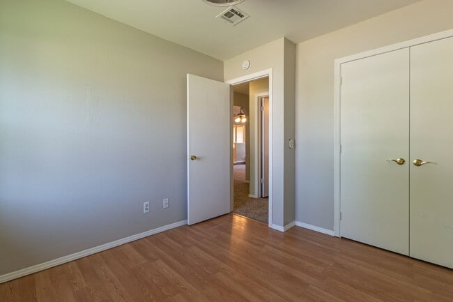 Building Photo - Charming Eastmoor Home: Perfect for Your New Adventure!