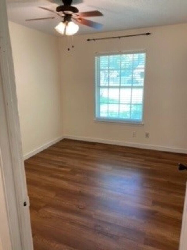 Building Photo - Remodeled Anderson Mill Gem - Must See!