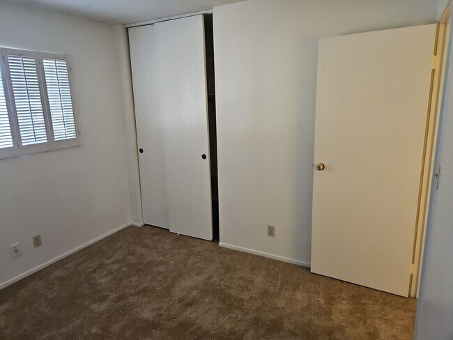 Building Photo - Spacious 4-Bedroom Home with Large Backyard & Covered Patio!