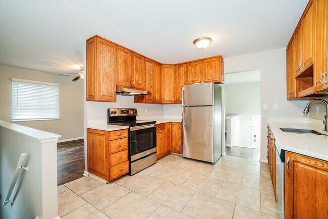 Building Photo - 6544 Portsmouth Dr