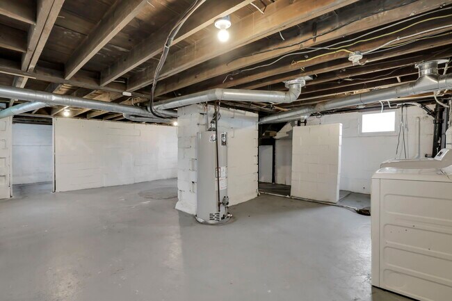 Building Photo - 418 Townsend Ave