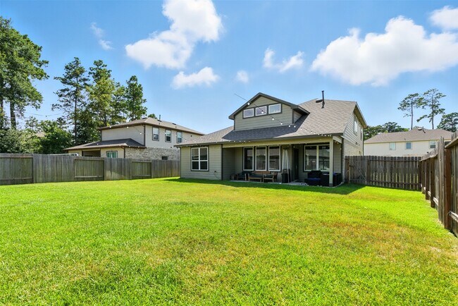 Building Photo - 14245 Lake Lodge Dr