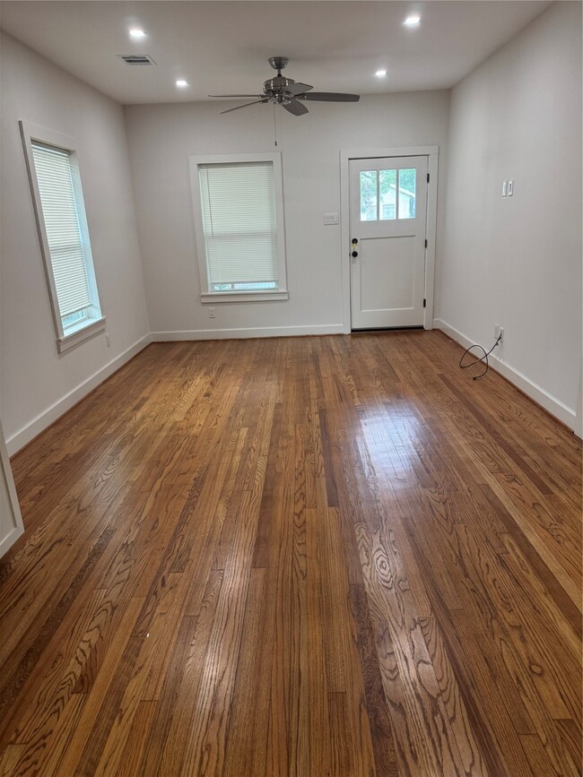 Building Photo - 2715 Cochran St