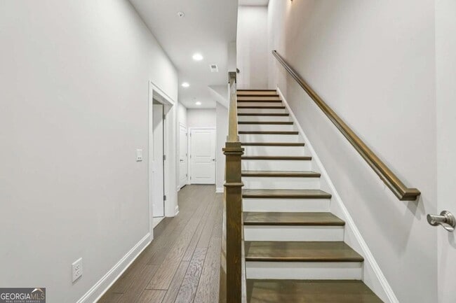 Building Photo - 355 Cricket Ln