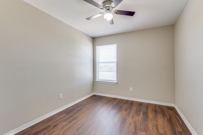 Building Photo - 4608 Alamosa St