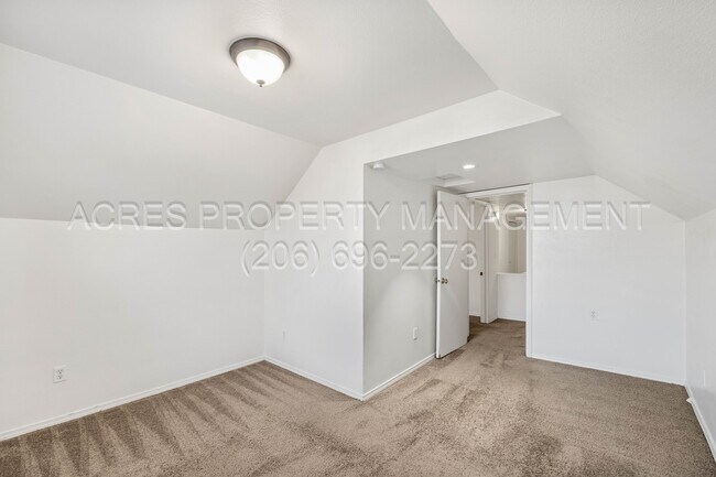 Building Photo - 2034 E 34th St