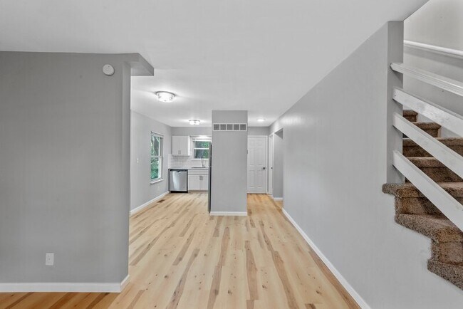 Building Photo - 1005 N Keebler Ave