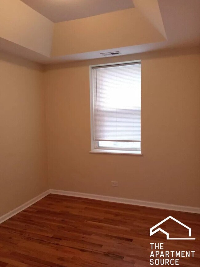 Building Photo - 4008 S Calumet Ave