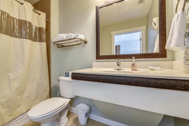 Building Photo - 15100 Front Beach Rd