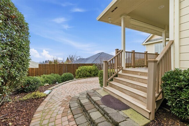 Building Photo - 69 Greenmoor Dr