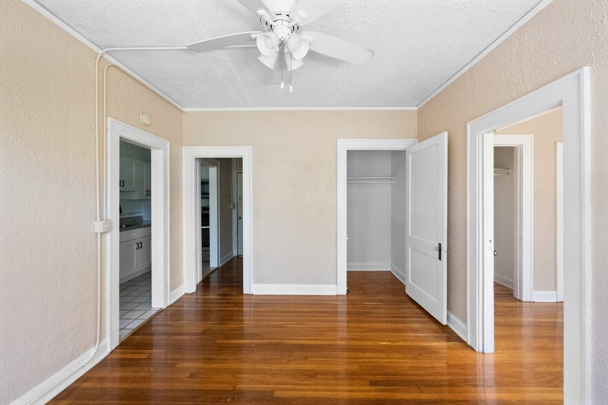 Building Photo - 323 N Westland Ave