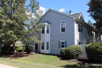 Building Photo - 2 Jade Ct