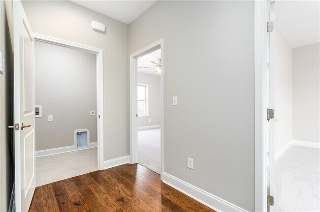 Building Photo - 3260 Academy Dr