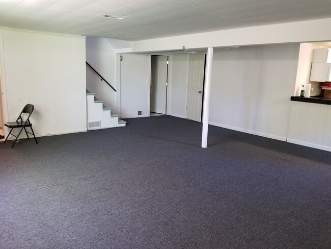 Building Photo - 925 N Montana St