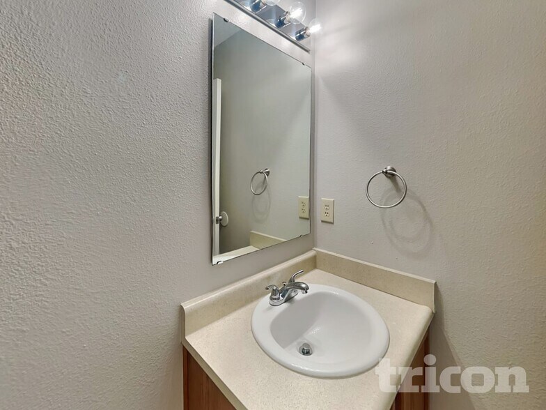 Building Photo - 2168 Olympia Dr