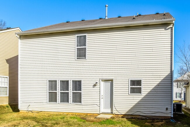 Building Photo - 2818 Royal Fern Ln