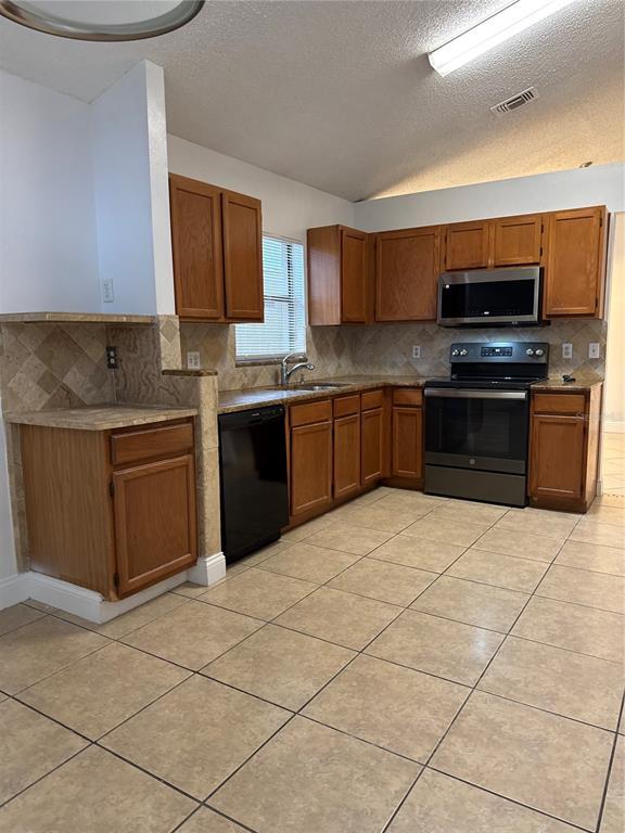 Building Photo - 245 Lakebreeze Cir