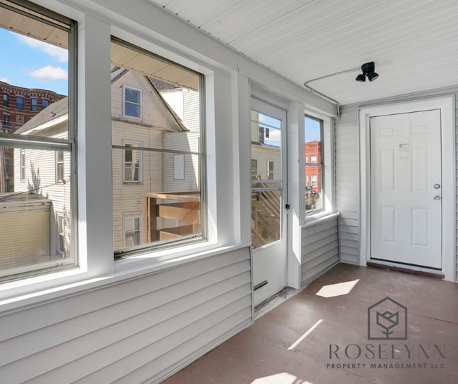 Building Photo - 270 Walnut St