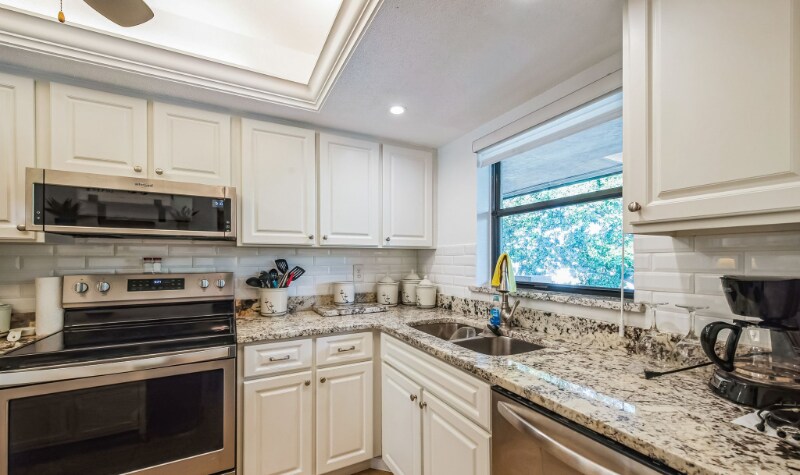 Building Photo - 104 Capri Isles Blvd