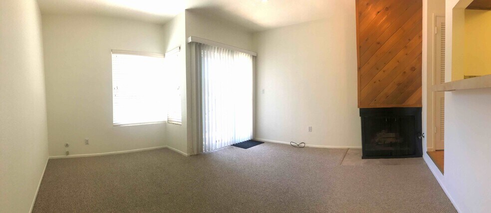 Living Room Layout - 3033 Hollycrest Dr