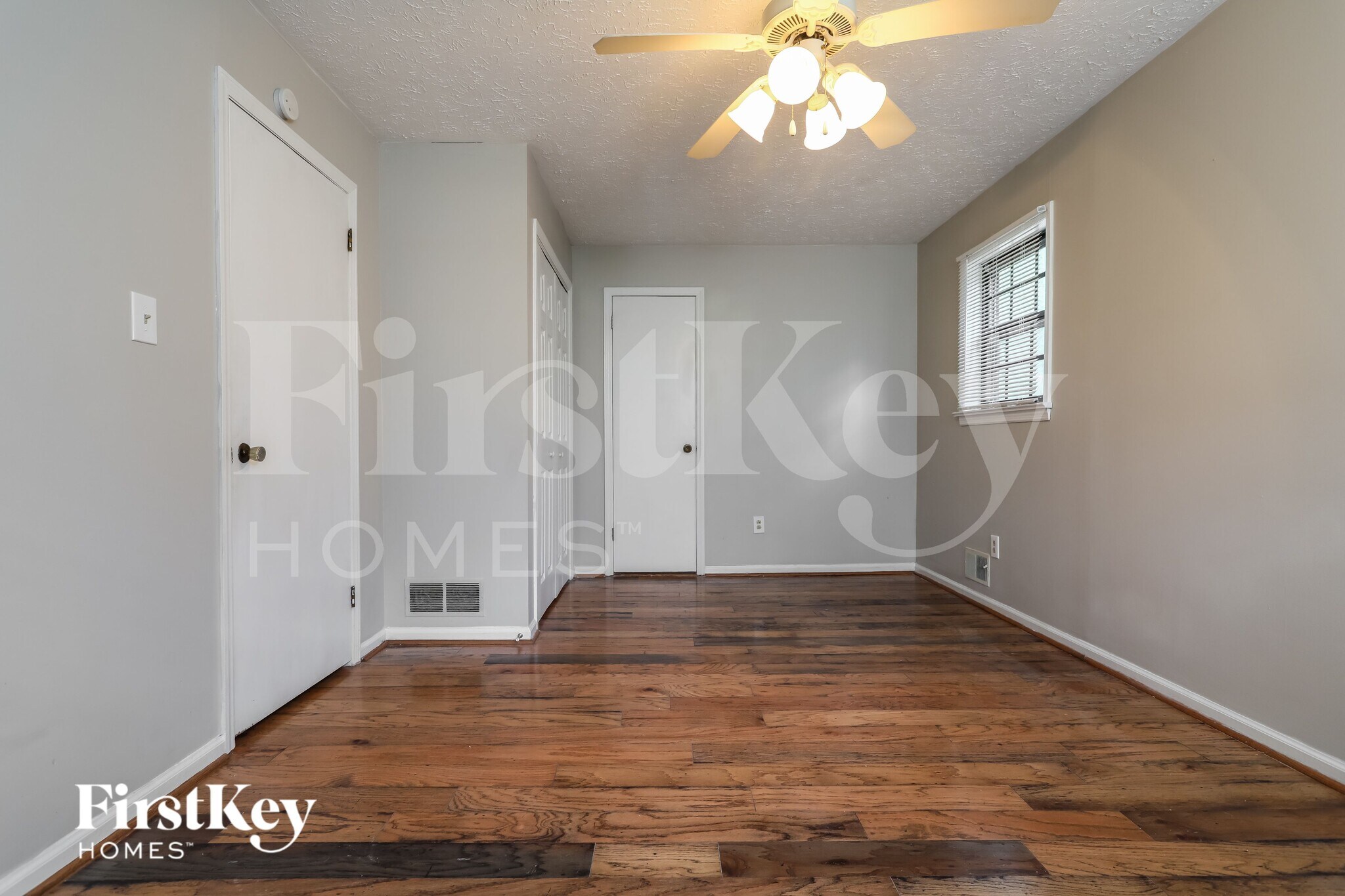 Building Photo - 3704 Newport Dr