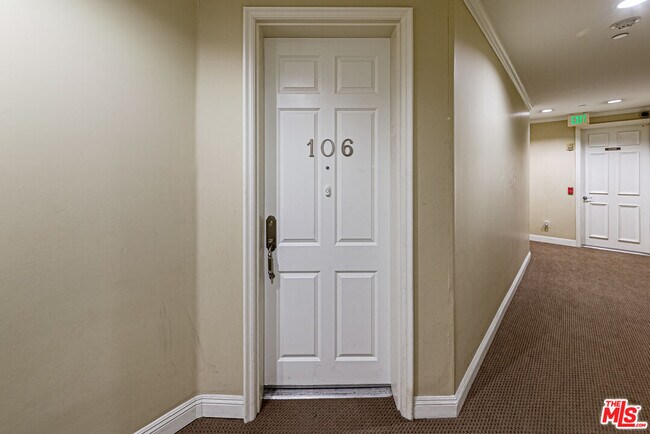 Building Photo - 143 N Arnaz Dr