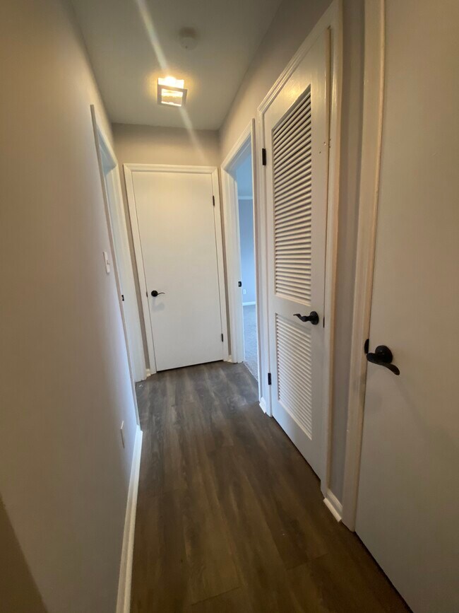 Building Photo - 422 Muirs Chapel Rd