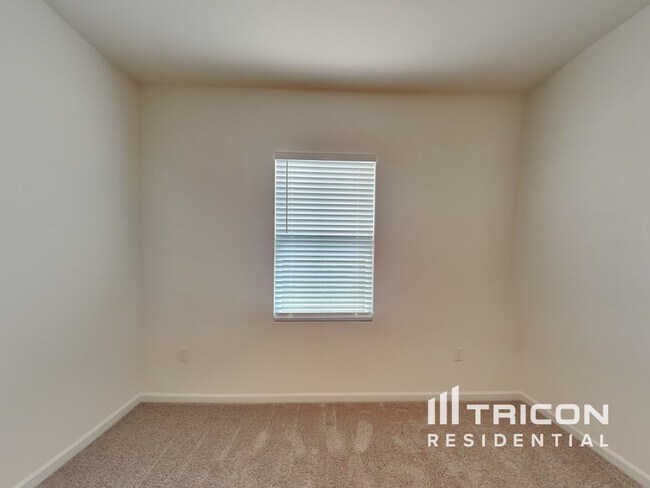 Building Photo - 204 Wild Daisy Wy