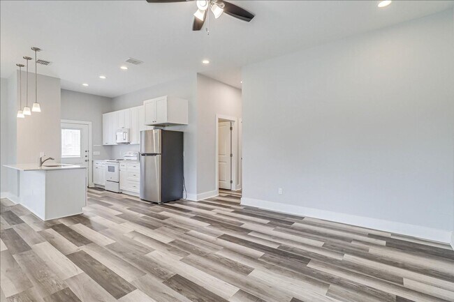 Building Photo - 5017 Moravian Dr