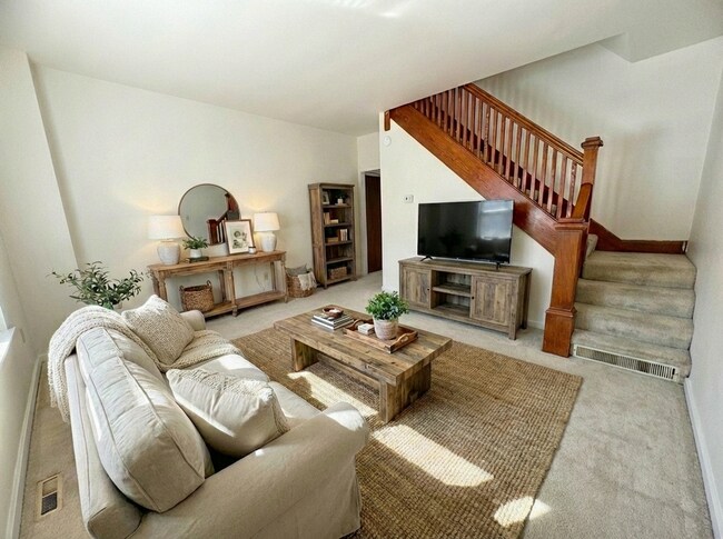 Building Photo - 501-503 E High St