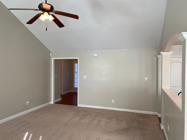 Building Photo - 2022 Hatton Ct