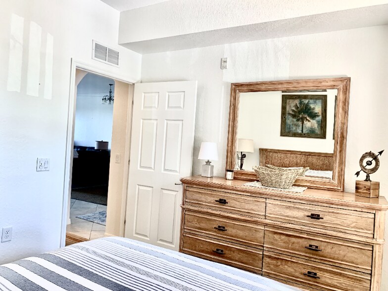 Building Photo - 7015 River Hammock Dr