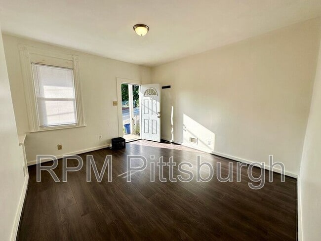 Building Photo - 828 Walbridge St