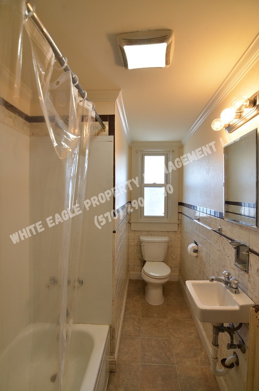 Building Photo - 1724 Brick Ave