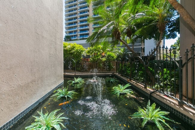 Building Photo - Canterbury Place - Fully renovated with hi...