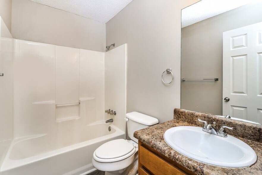 Building Photo - 56 Habersham Cir NE