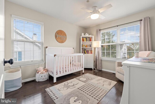 Building Photo - 221 Lookout Pl