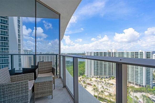 Building Photo - 15701 Collins Ave