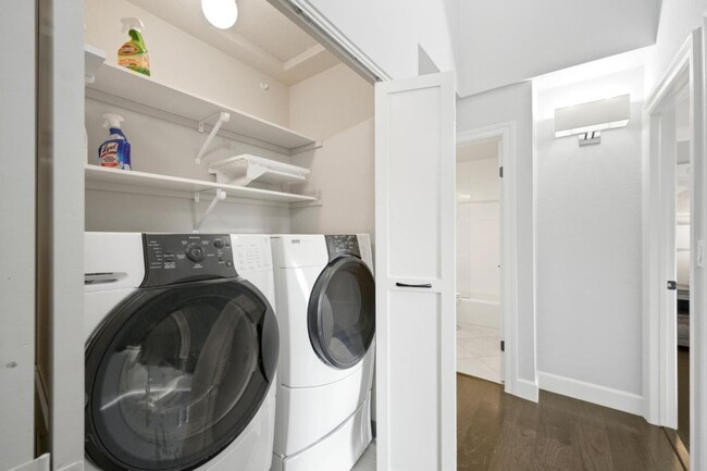 Building Photo - Immaculate 3 Bedroom 2.5 Bath Condominium ...