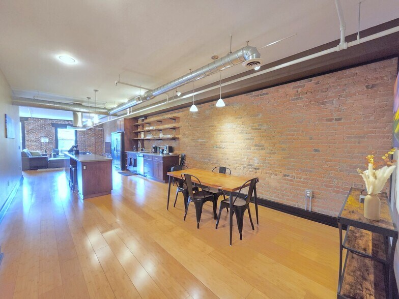 Building Photo - 401 W 1st Ave