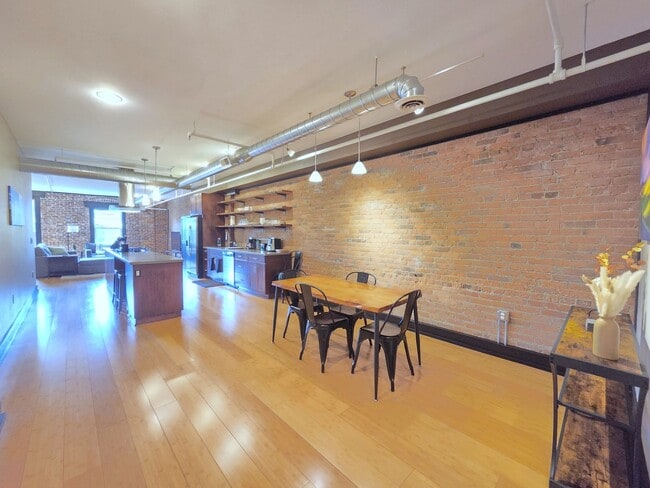 Building Photo - 401 W 1st Ave