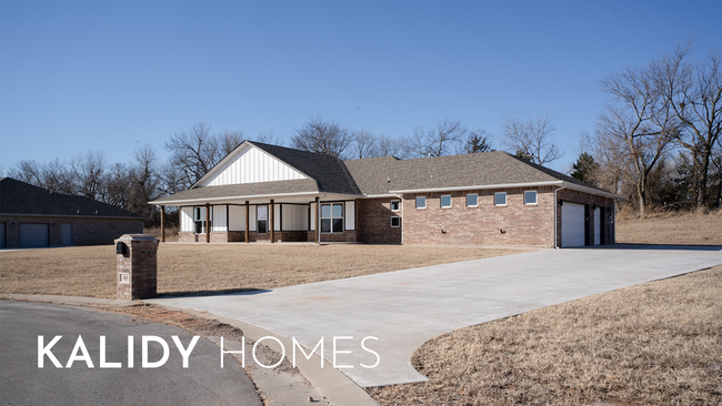 Building Photo - 305 Kirks Holw