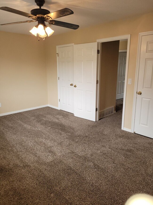 Building Photo - 2 Bed, 1.5 Bath Townhome in North Ogden with Private Patio – 2 Weeks Free Rent!