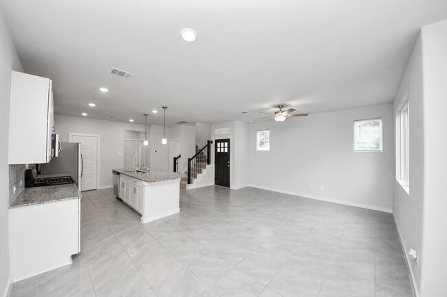 Building Photo - 3830 Glossy Lk Dr