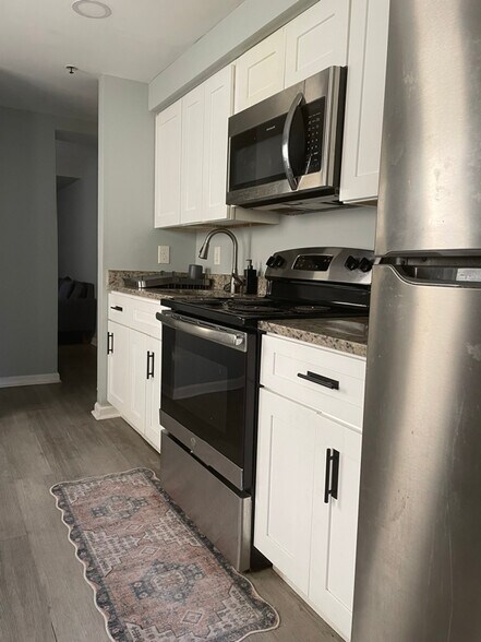 Building Photo - 1037 W Baltimore St